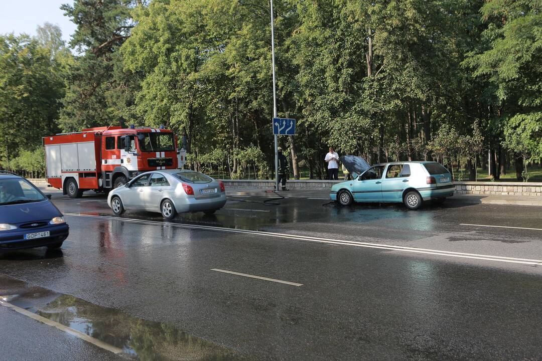 Herkaus Manto gatvėje degė automobilis