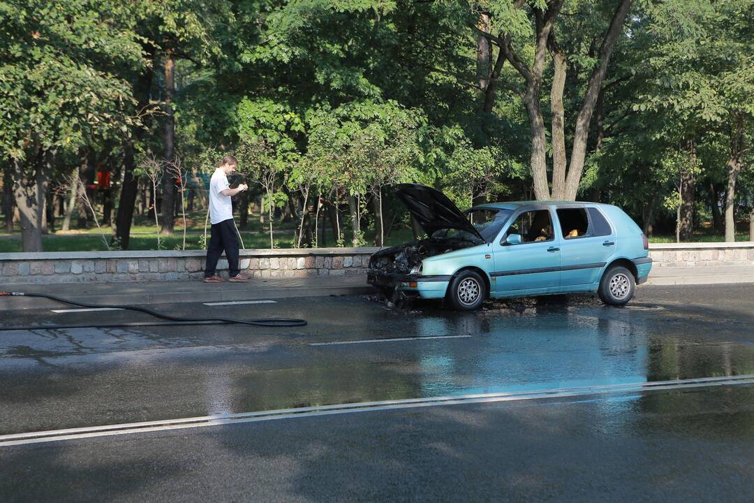 Herkaus Manto gatvėje degė automobilis