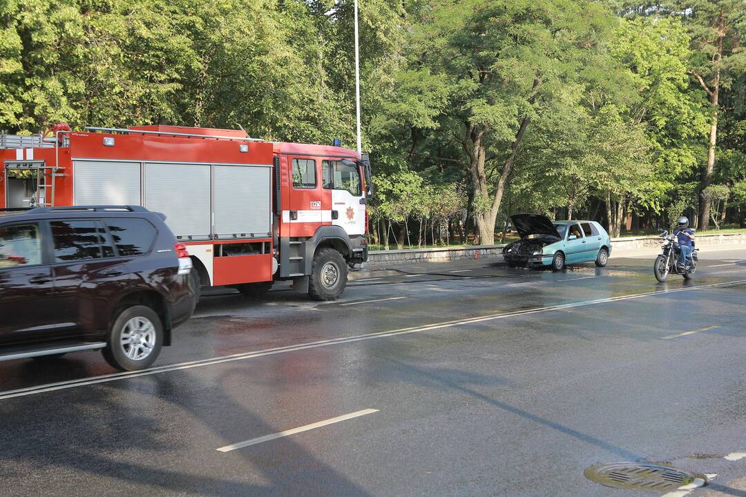 Herkaus Manto gatvėje degė automobilis