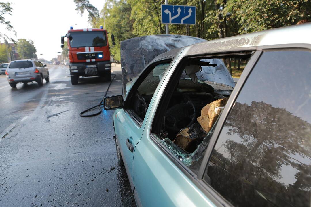 Herkaus Manto gatvėje degė automobilis