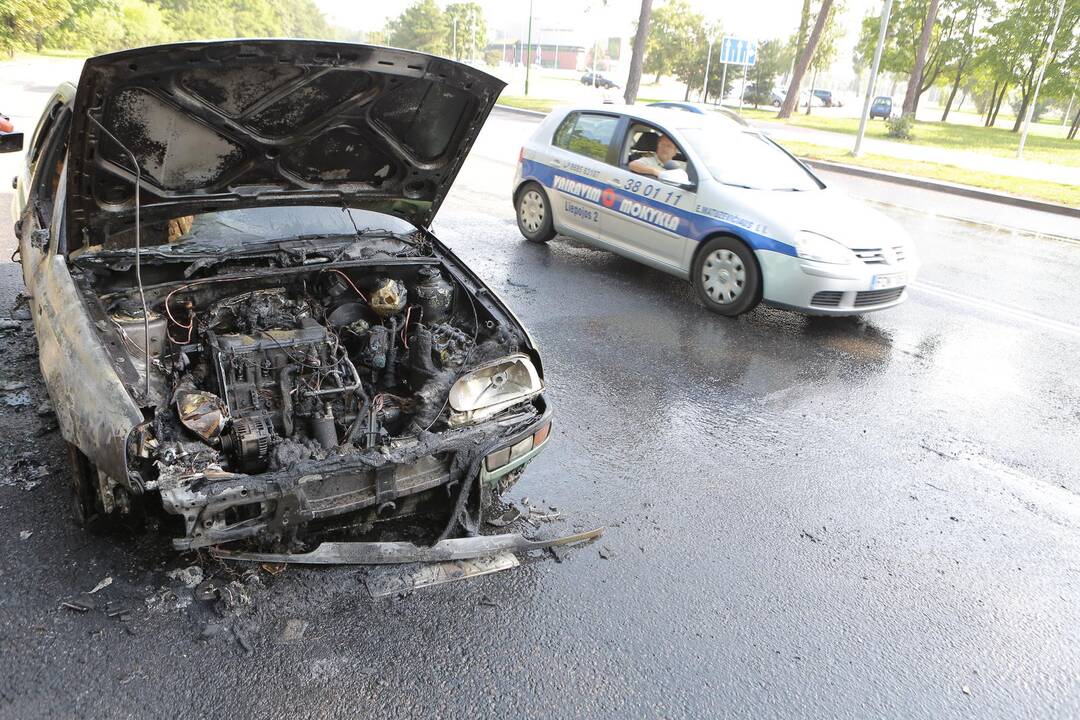 Herkaus Manto gatvėje degė automobilis