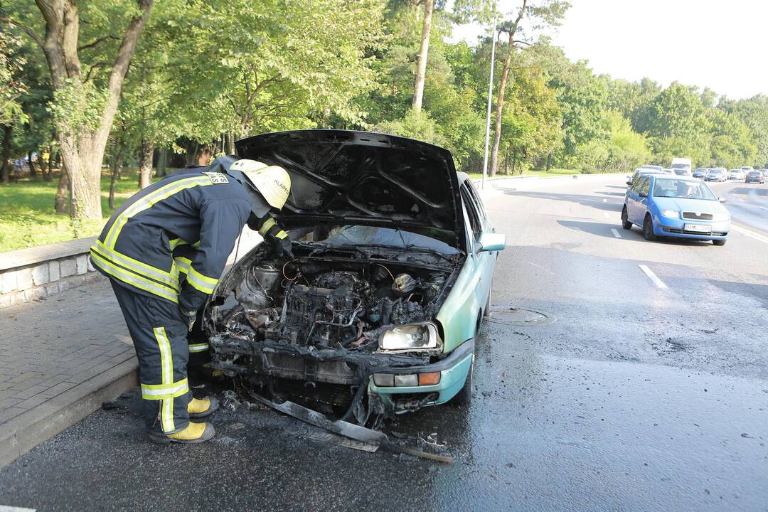 Herkaus Manto gatvėje degė automobilis