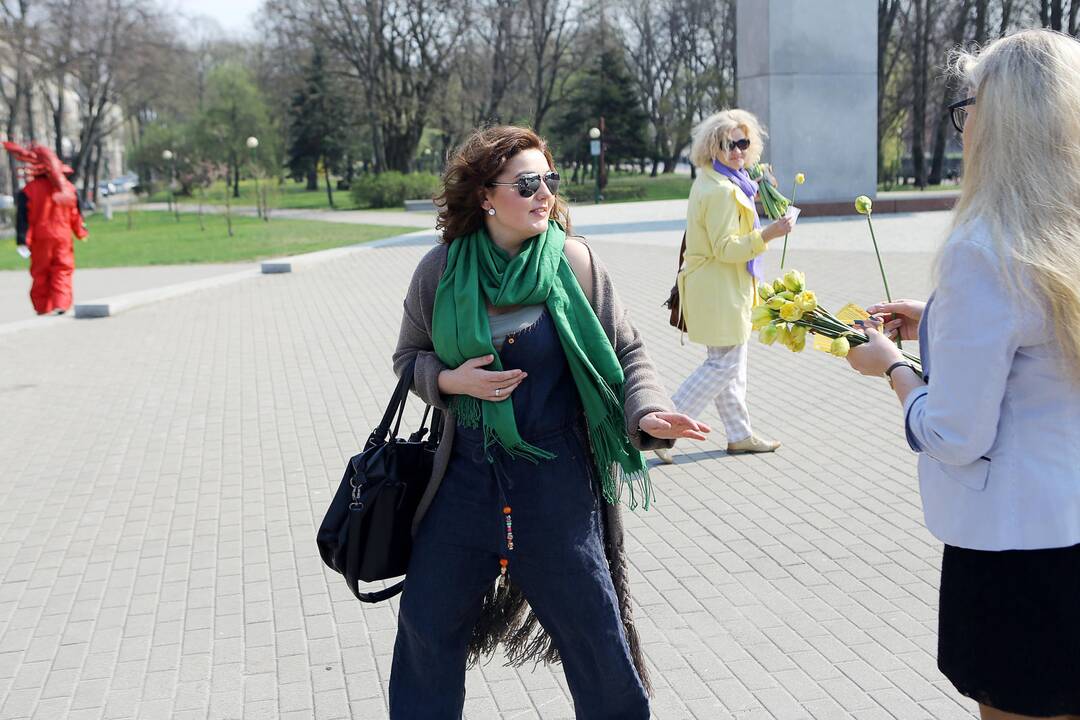 Klaipėdos gatvėse dalinami narcizai