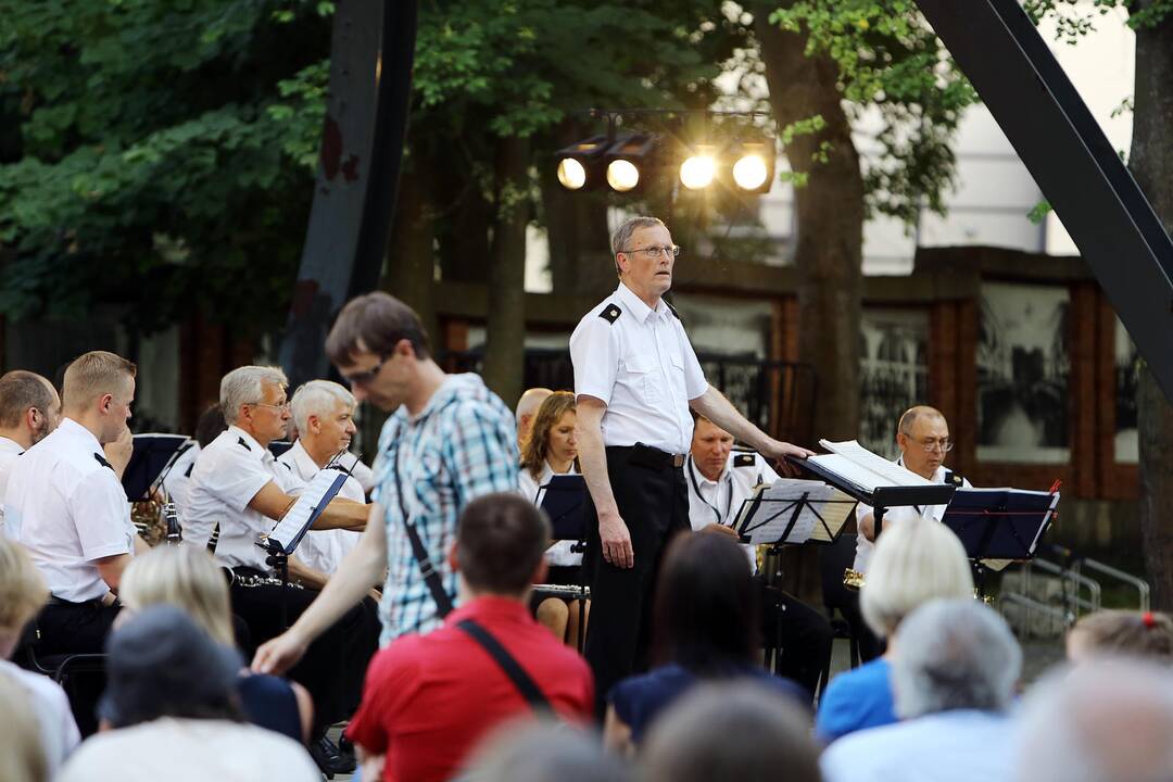 Sugiedoti „Tautišką giesmę"