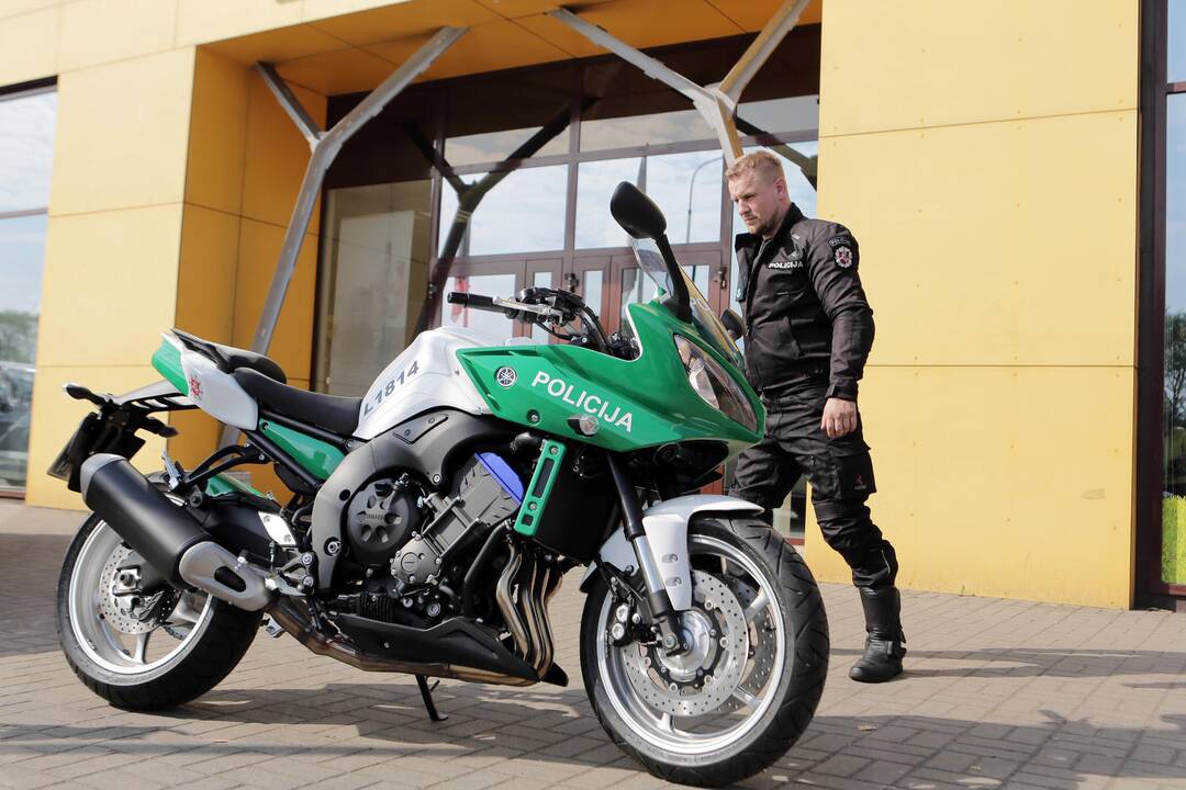 Policija įsigijo naują motociklą