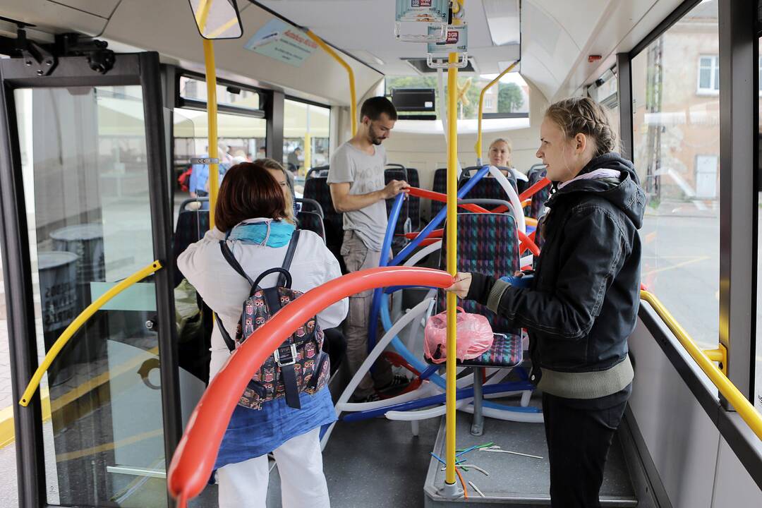 Jaunimo teatras papuošė autobusą