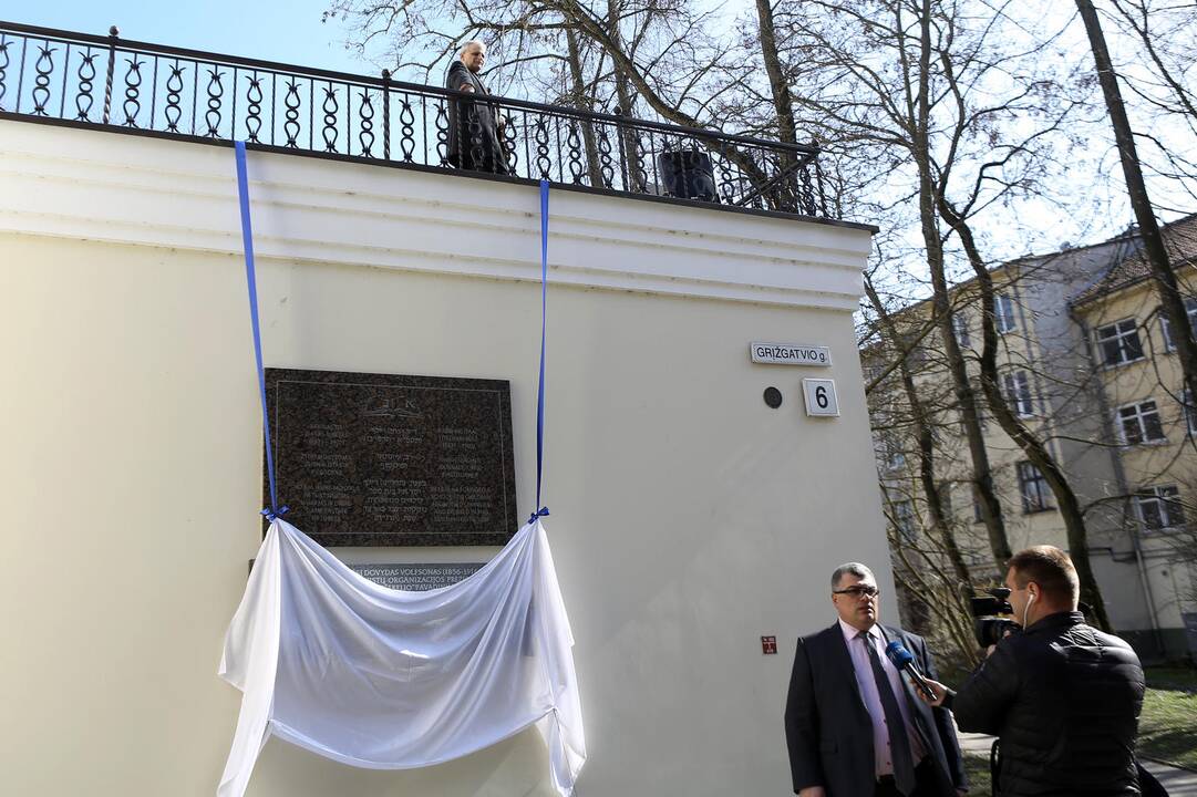 Klaipėdoje atidengta lenta Izraelio vėliavos autoriui