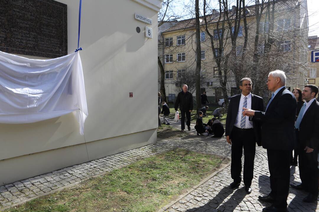 Klaipėdoje atidengta lenta Izraelio vėliavos autoriui