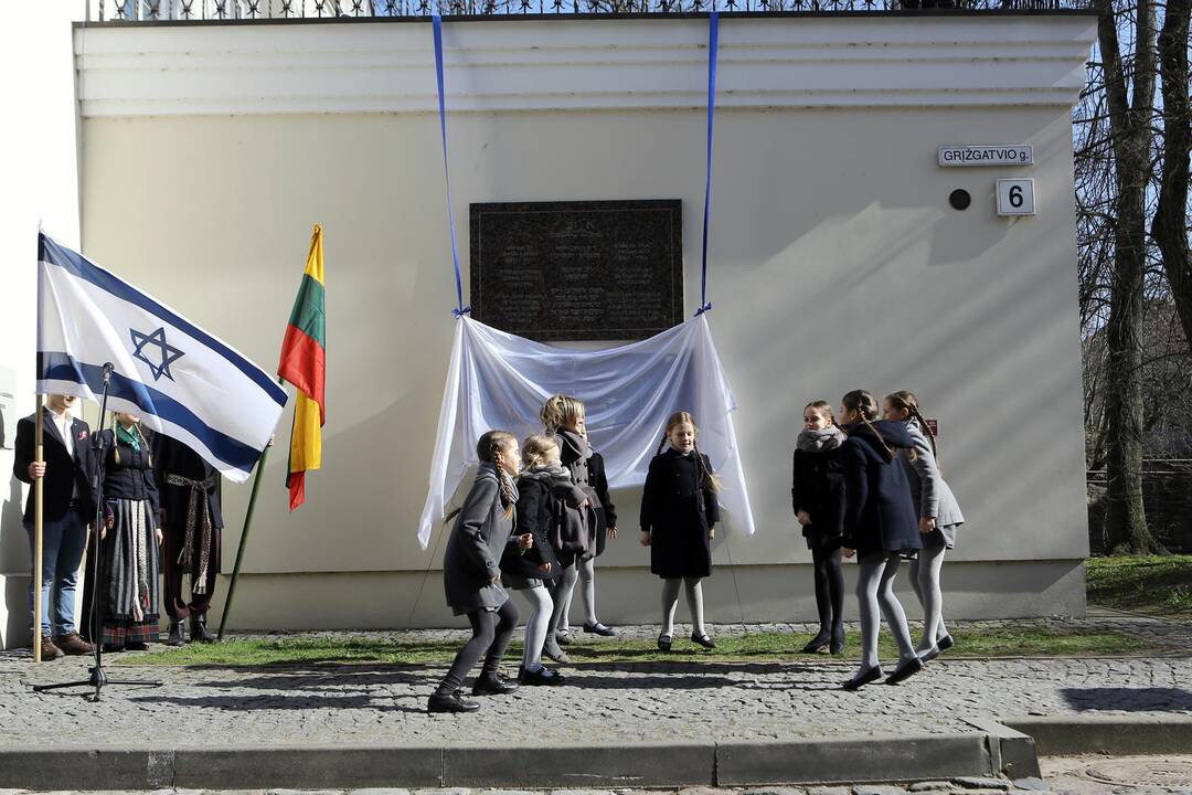 Klaipėdoje atidengta lenta Izraelio vėliavos autoriui