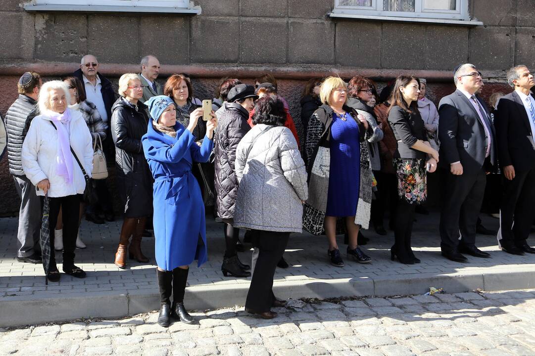 Klaipėdoje atidengta lenta Izraelio vėliavos autoriui