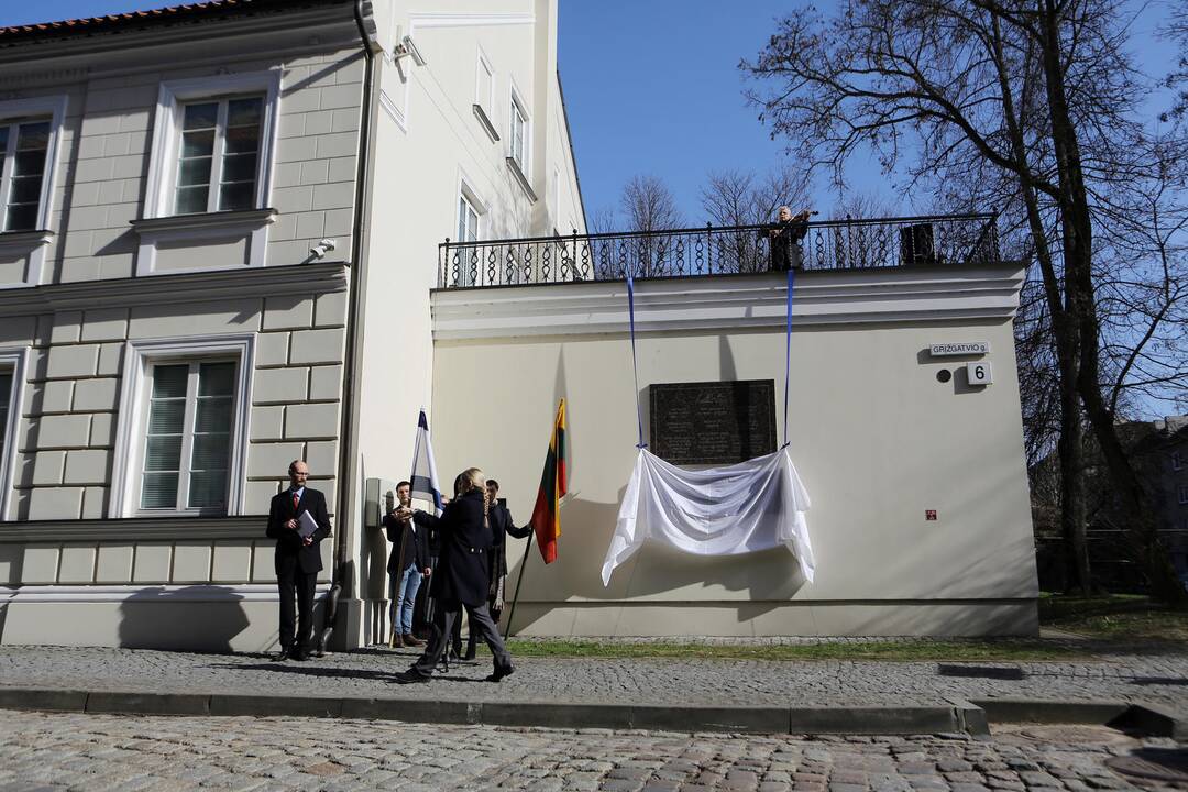 Klaipėdoje atidengta lenta Izraelio vėliavos autoriui