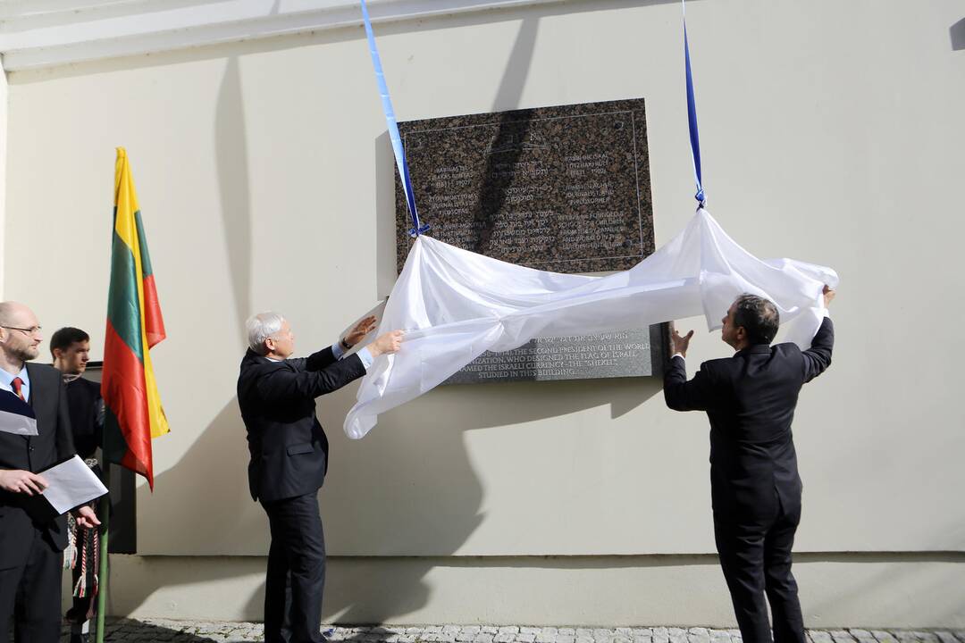 Klaipėdoje atidengta lenta Izraelio vėliavos autoriui
