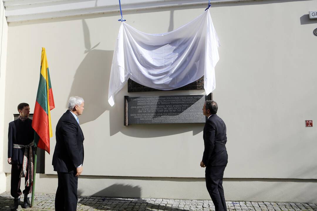 Klaipėdoje atidengta lenta Izraelio vėliavos autoriui