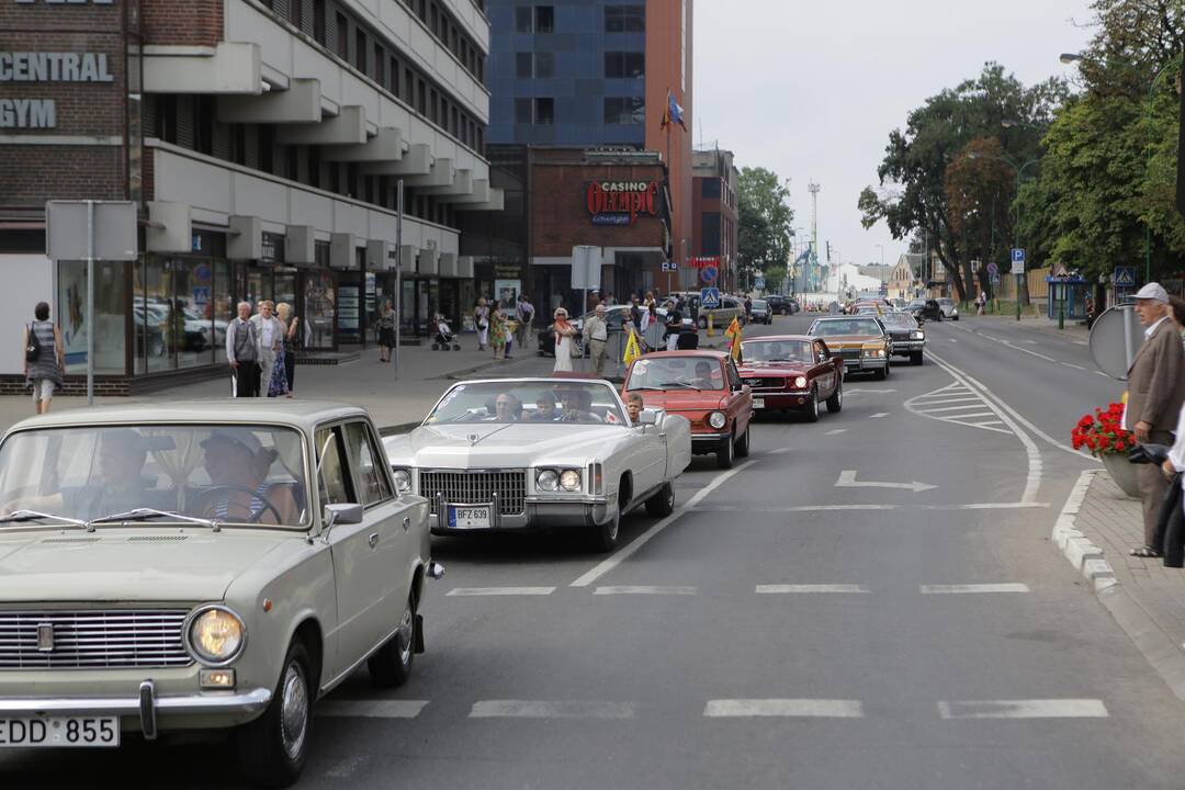 Senovinių automobilių paradas