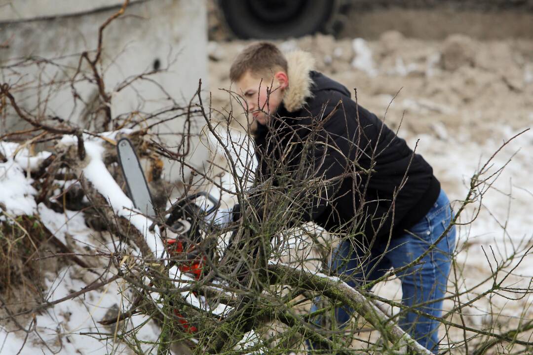 Policijos mokyklos kursantai tvarko pajūrį
