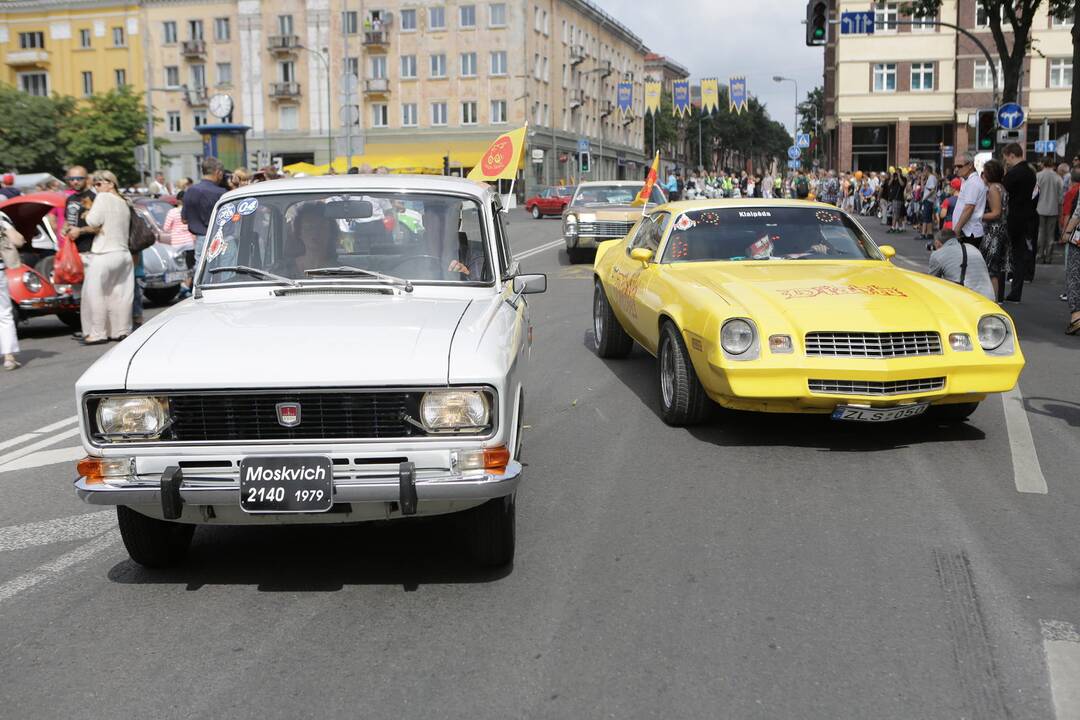 Senovinių automobilių paradas