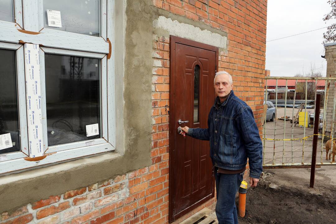 Valentinas apsigyveno elektros tranformatorinėje