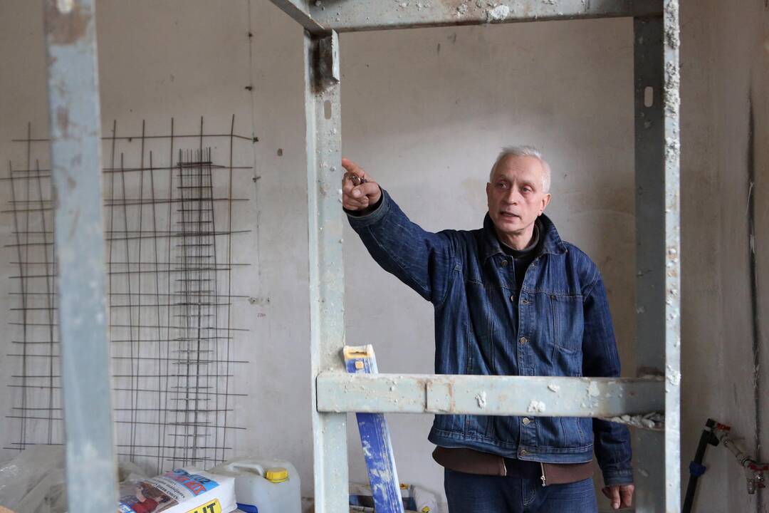 Valentinas apsigyveno elektros tranformatorinėje