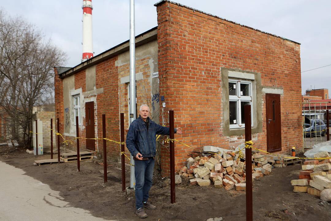 Valentinas apsigyveno elektros tranformatorinėje
