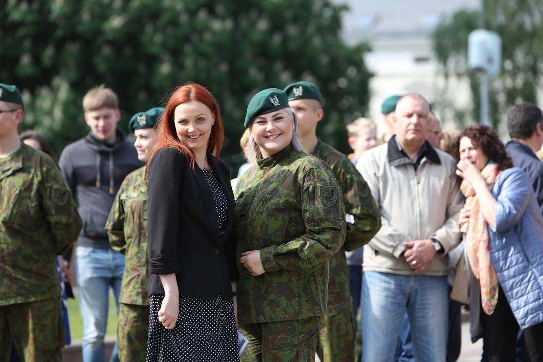 Klaipėdoje į atsargą išlydėti pirmieji šauktiniai