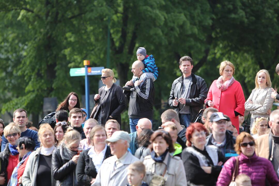 Klaipėdoje į atsargą išlydėti pirmieji šauktiniai