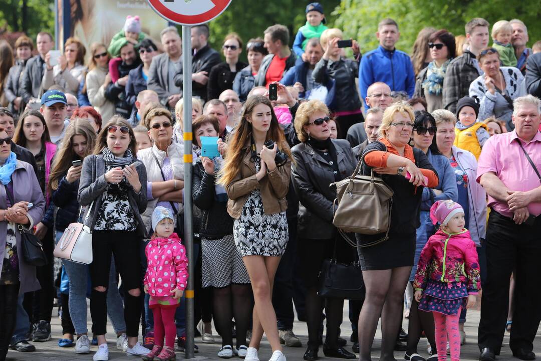 Klaipėdoje į atsargą išlydėti pirmieji šauktiniai