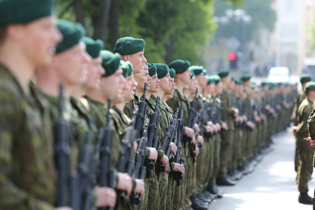 Klaipėdoje į atsargą išlydėti pirmieji šauktiniai