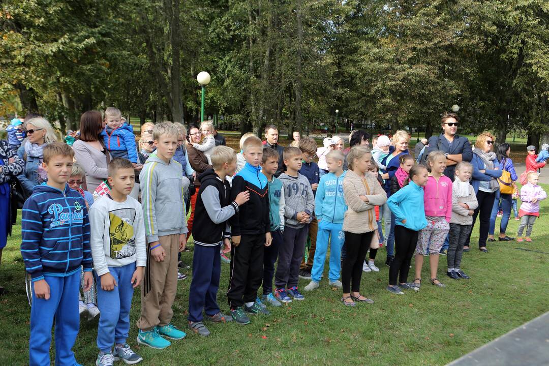 Dovana mietui - vaikų žaidimo aikštelė