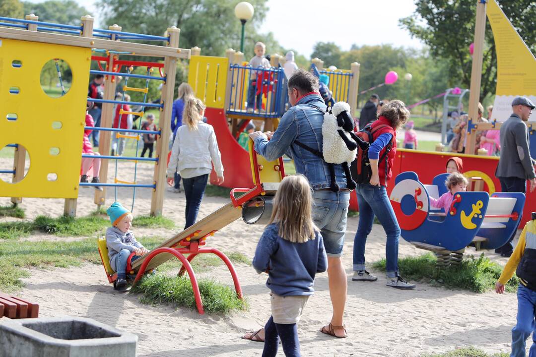Dovana mietui - vaikų žaidimo aikštelė