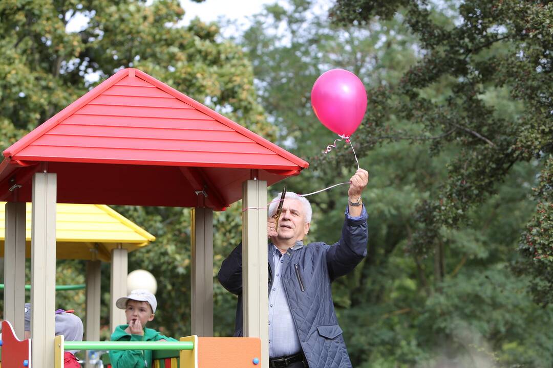 Dovana mietui - vaikų žaidimo aikštelė
