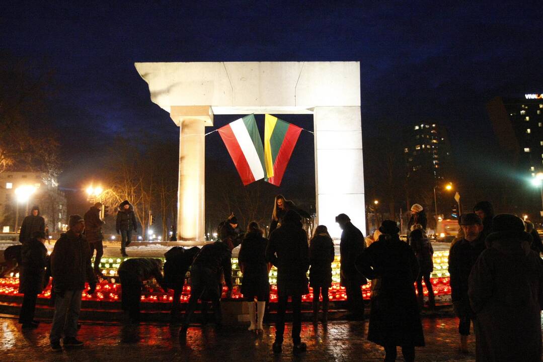 Žvakelių uždegimo akcija "Vienybės laiptai"