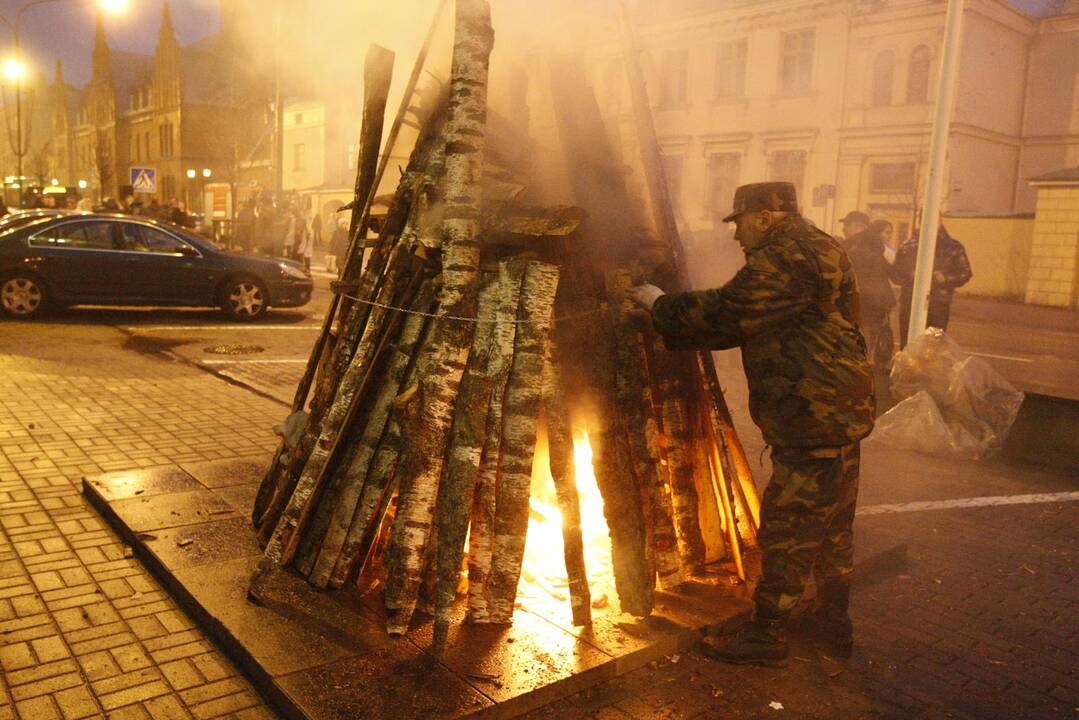 Klaipėdoje suliepsnojo Sausio 13-osios atminimo laužai