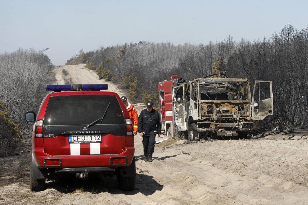 Kuršių nerijos gaisrą sutramdė gausios ugniagesių ir kariškių pajėgos