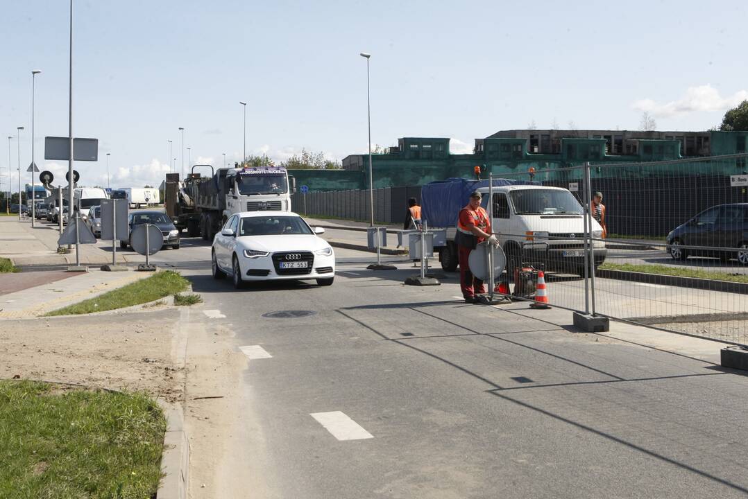 Vairuotojai keiksnoja remonto darbus: Liepų gatvėje – nesibaigiančios spūstys