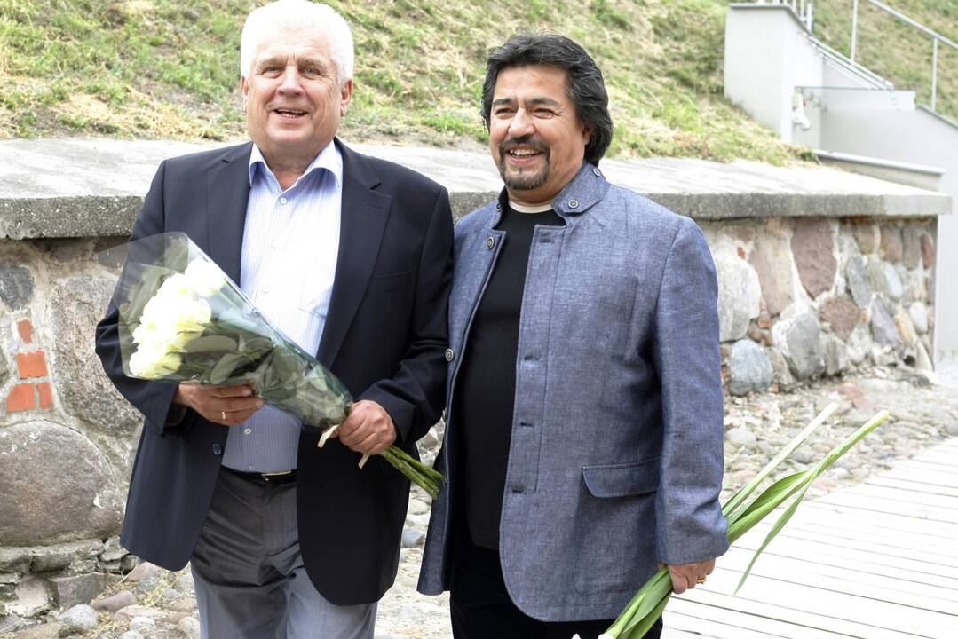 Naujiems kultūros magistrams – regalijos