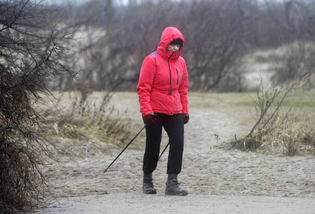 Klaipėdiečiai laiką leido prie jūros