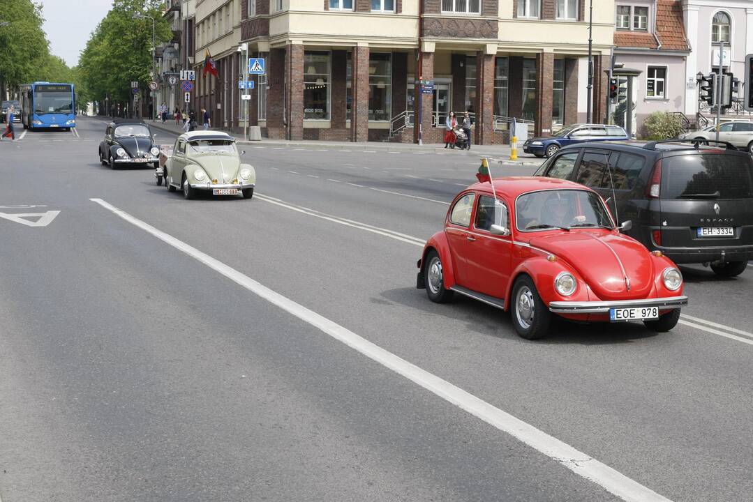 Uostamiesčio gatvėse spalvingi "vabalai" ir burbulų fiesta