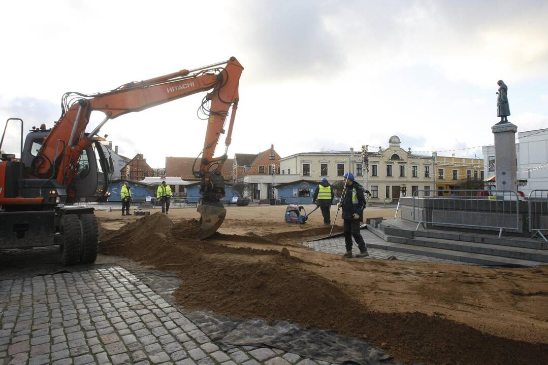 Teatro aikštėje ruošiamas ledas – kiek kainuos pačiuožinėti?