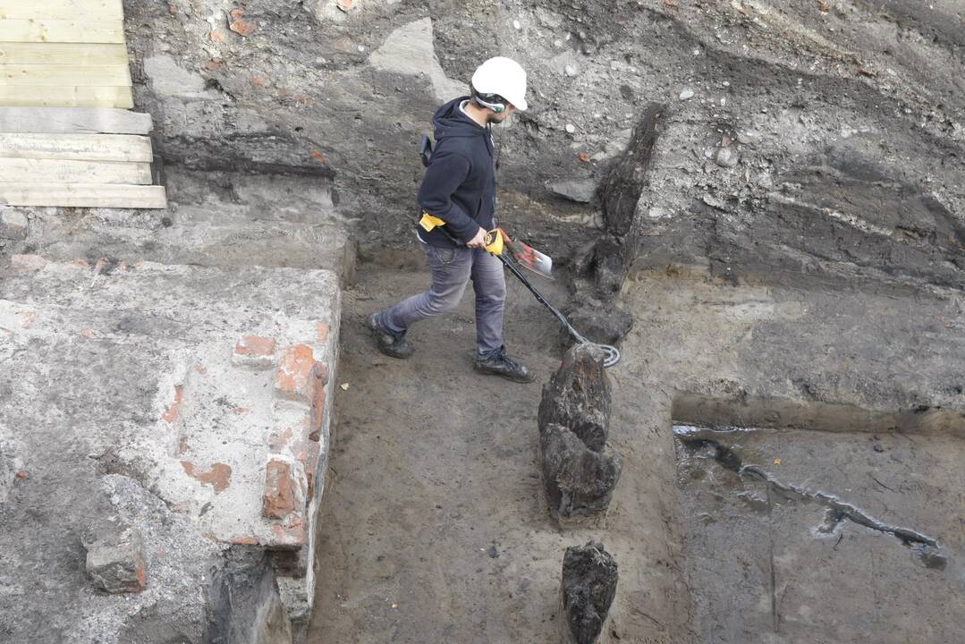 Klaipėdos piliavietės teritorijos kasinėjimai pildo radinių lobyną 