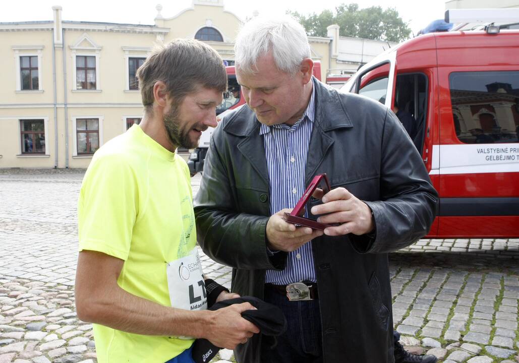 Klaipėdoje finišavo Baltijos jūrą apibėgęs ugniagesys