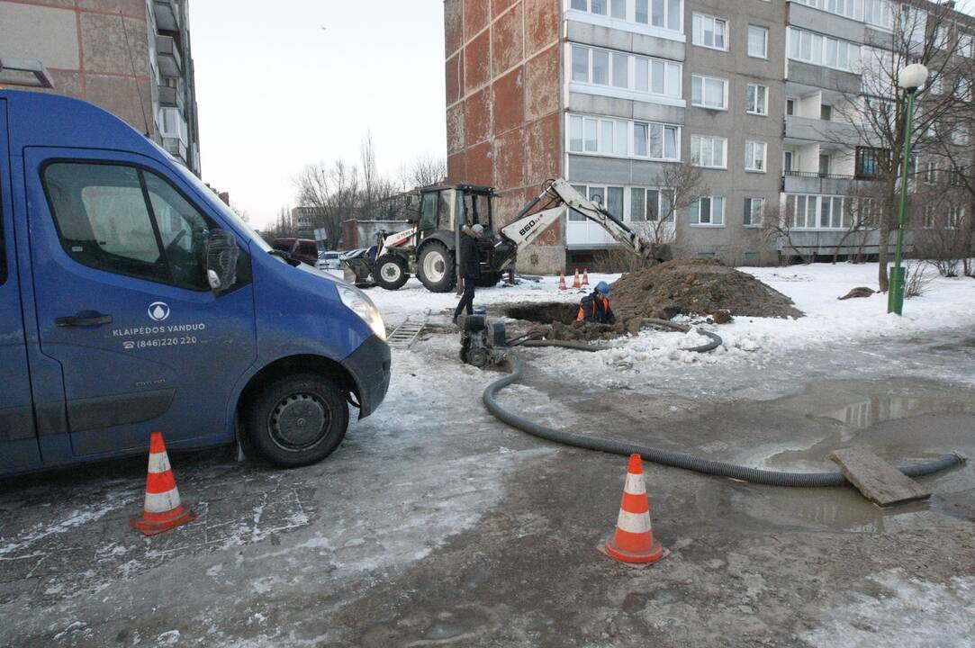 Vandentiekio avarija Naujakiemio gatvėje