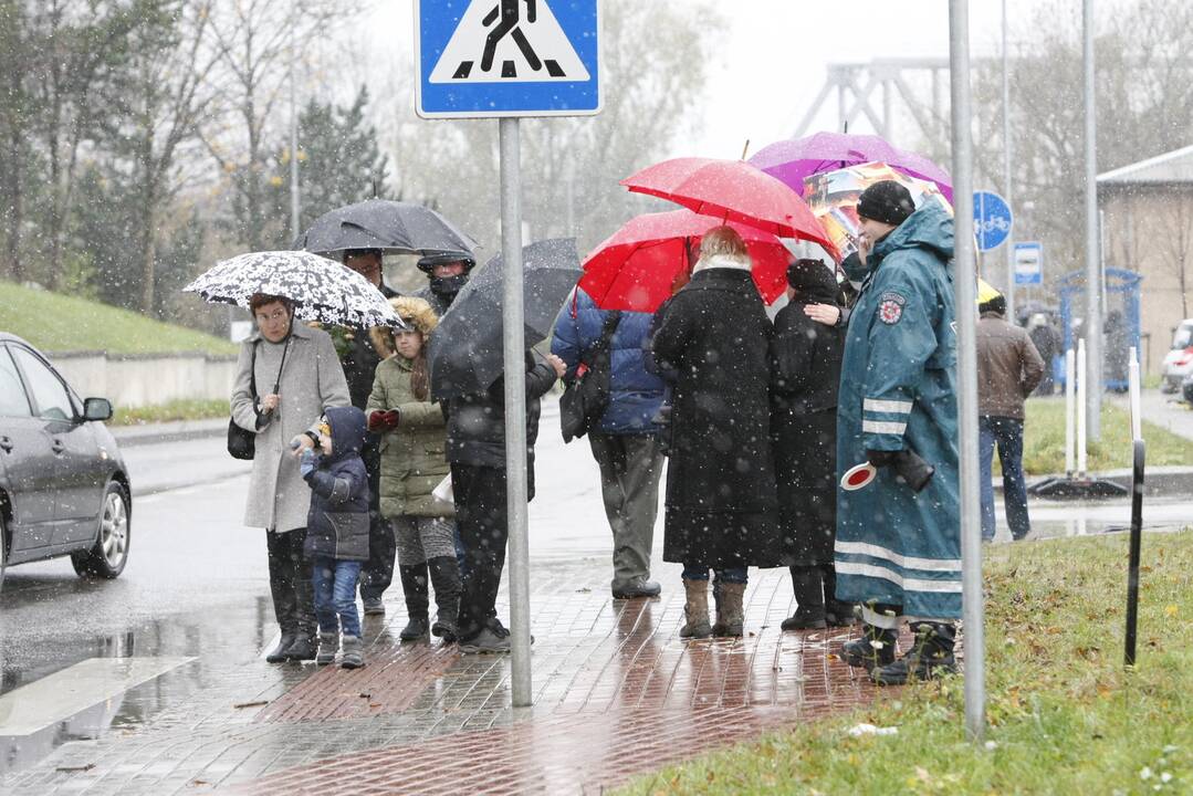 Vykusiems į kapines – išbandymas oru