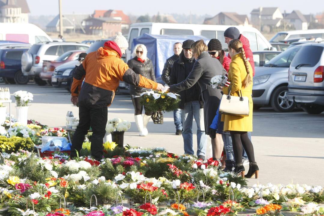 Klaipėdiečiai lankė artimųjų kapus