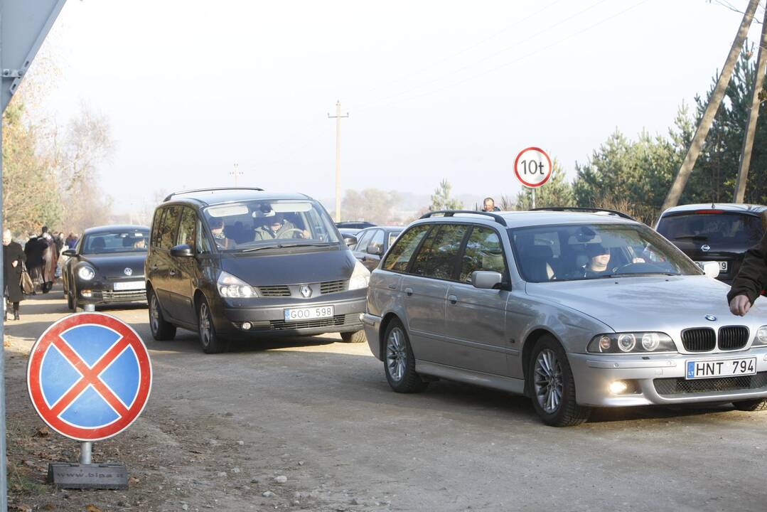 Klaipėdiečiai lankė artimųjų kapus