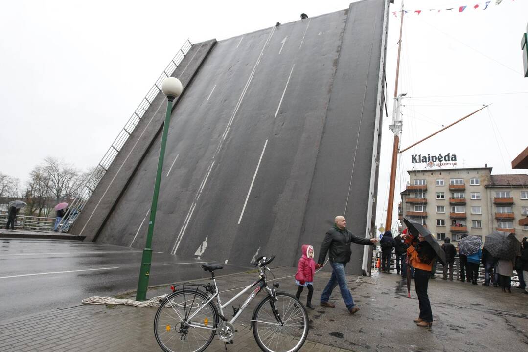 „Meridiano“ grįžimą sutrikdė tilto pakėlimas