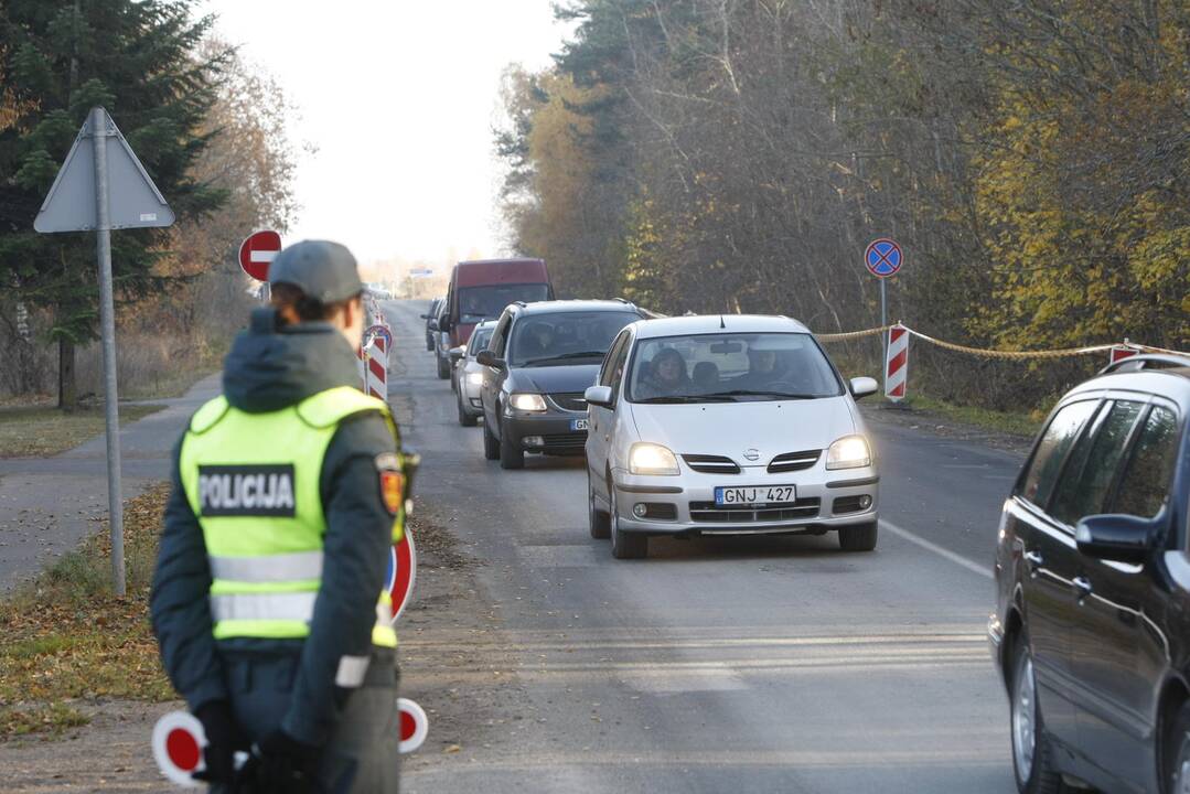 Klaipėdiečiai lankė artimųjų kapus