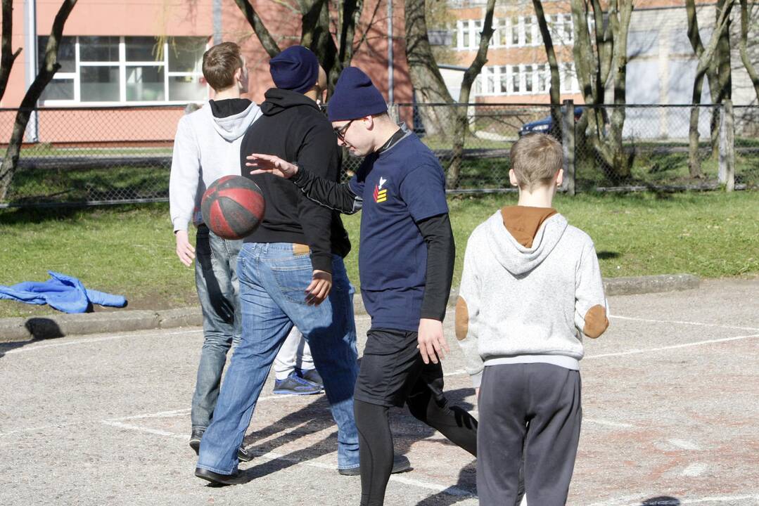 JAV kariškiai aplankė globos namų auklėtinius
