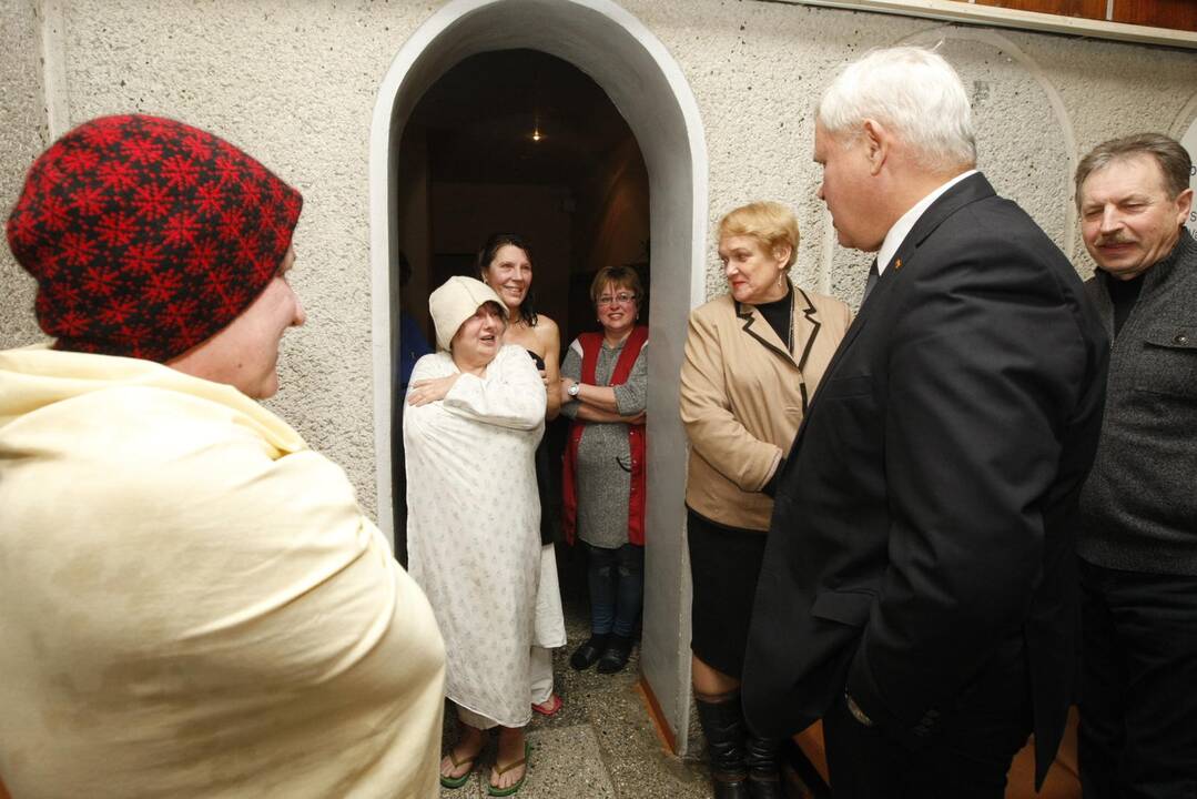 Meras apžiūrėjo pirtį