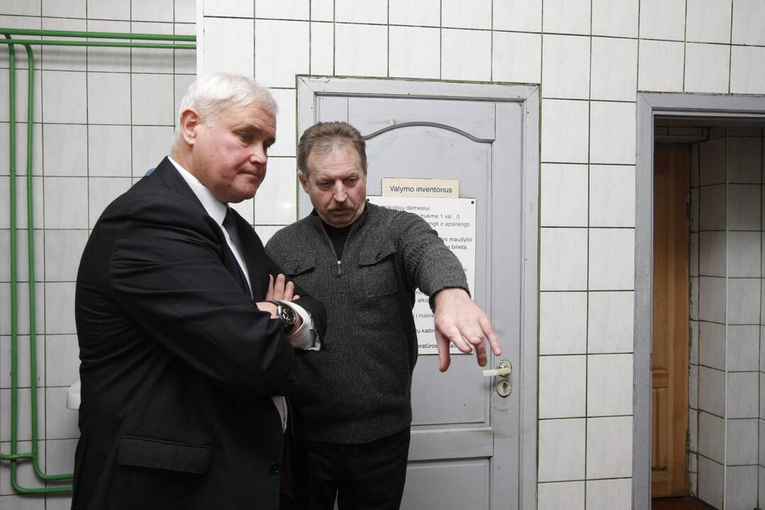 Meras apžiūrėjo pirtį
