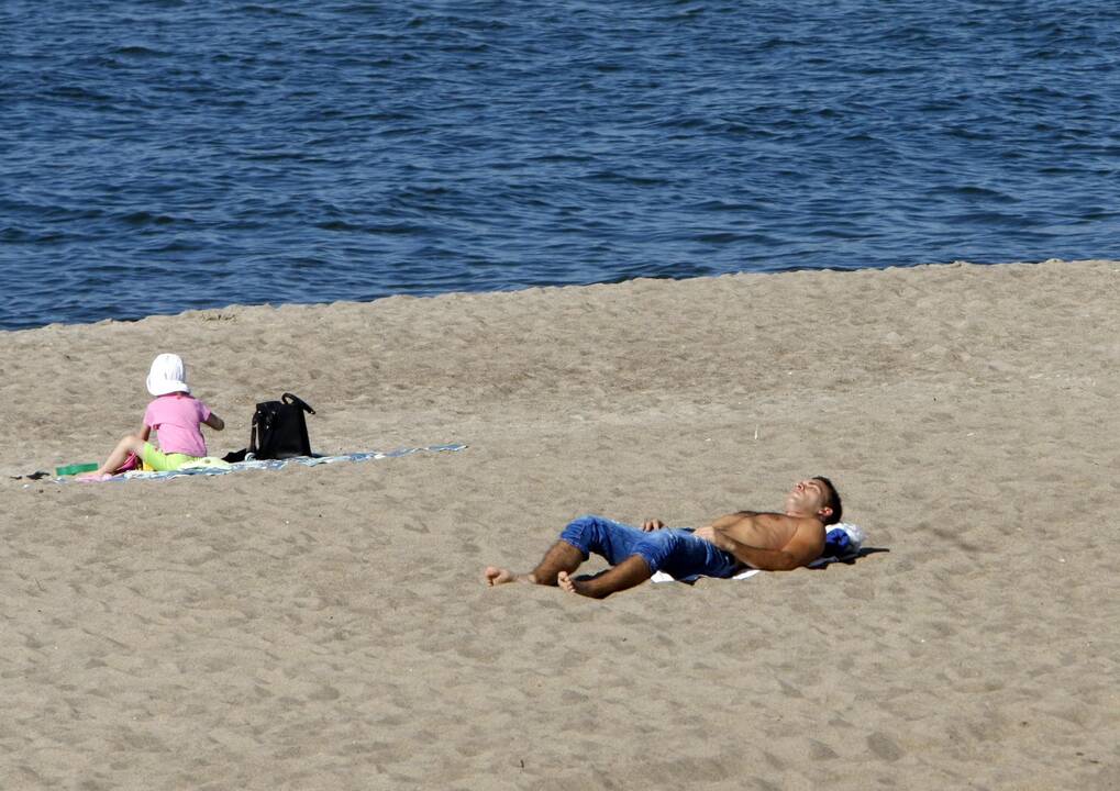 Atšilo, o paplūdimiuose nebeliko gelbėtojų postų